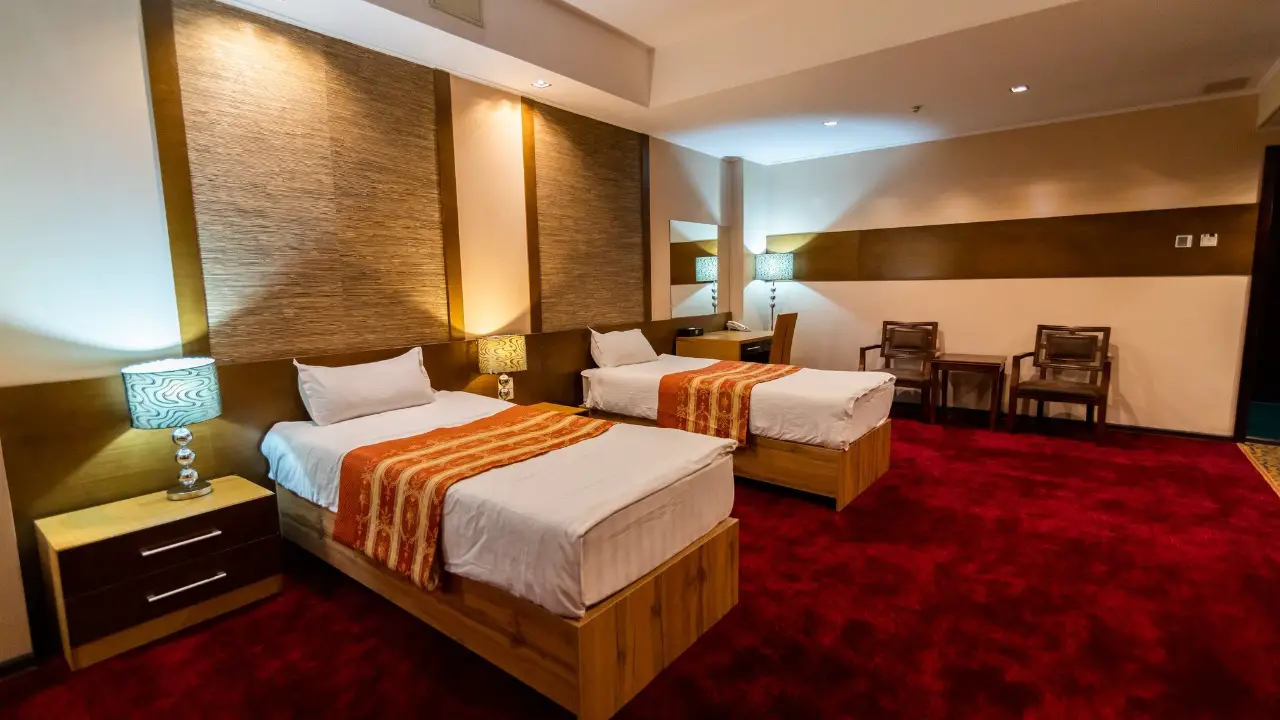 How To Arrange 2 Twin Beds In Small Room
